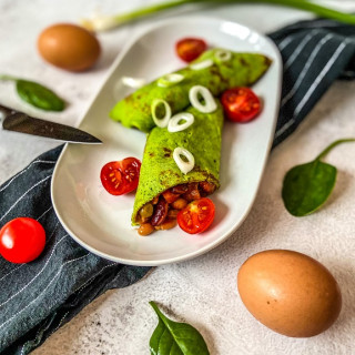 Špenátové palačinky s lososovým salátem