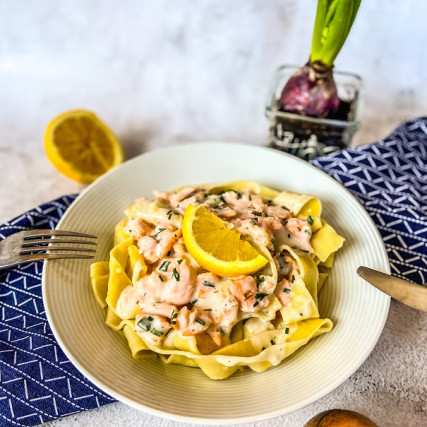 Těstoviny s lososem ve smetanové omáčce